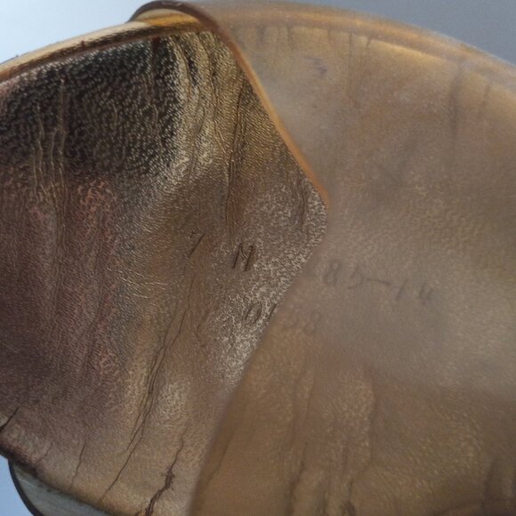 VINTAGE 50S 60S SOPHISTICATES GOLD LEATHER AND PLASTIC MULES HEELS 7 - Picture 5 of 8